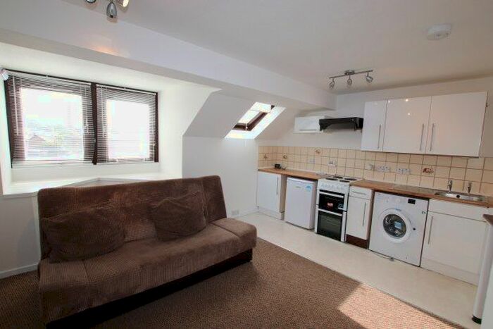 1 Bedroom Flat To Rent In Strathmartine Road, Dundee, DD3