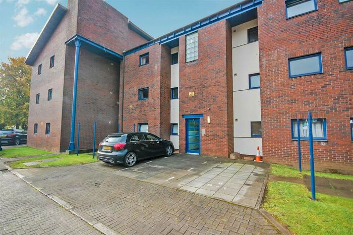 2 Bedroom Flat To Rent In Adelaide Court, Clydebank, G81