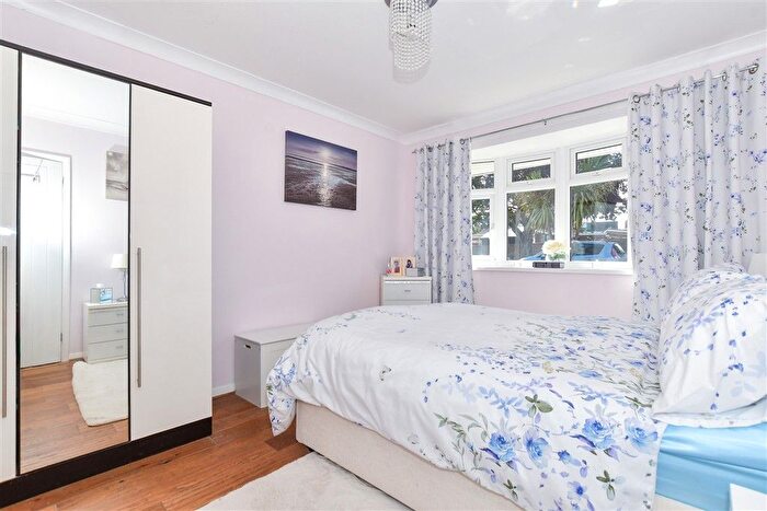 2 Bedroom Chalet For Sale In Flaxman Drive, Maidstone, Kent, ME16