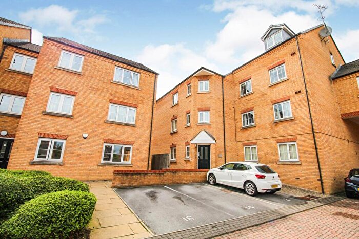 2 Bedroom Flat For Sale In Broadlands Court, Pudsey, Leeds, LS28