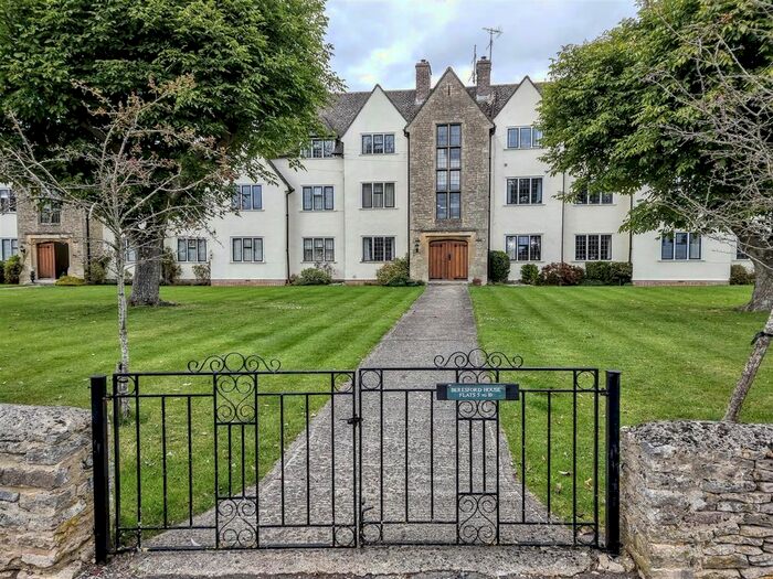 2 Bedroom Flat To Rent In Shepherds Way, Cirencester, GL7