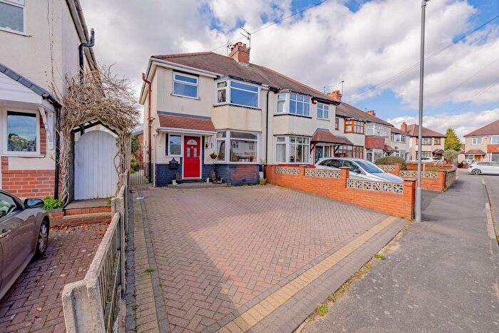 3 Bedroom Semi Detached House For Sale In Mount Avenue, Brockmoor, Brierley Hill, DY5