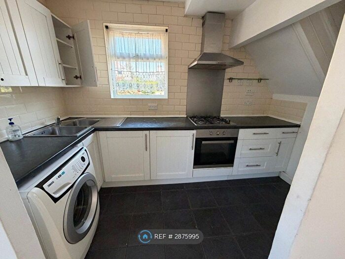 3 Bedroom Semi-Detached House To Rent In Fourth Avenue, Luton, LU3