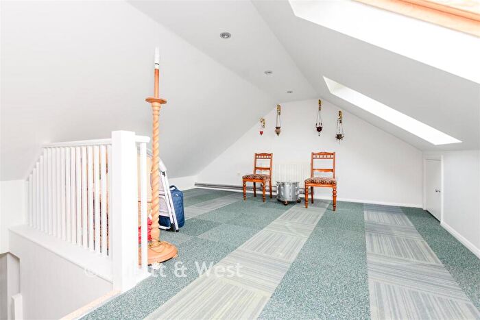 5 Bedroom Semi Detached House For Sale In Almond Close, Bromley, Kent, BR2