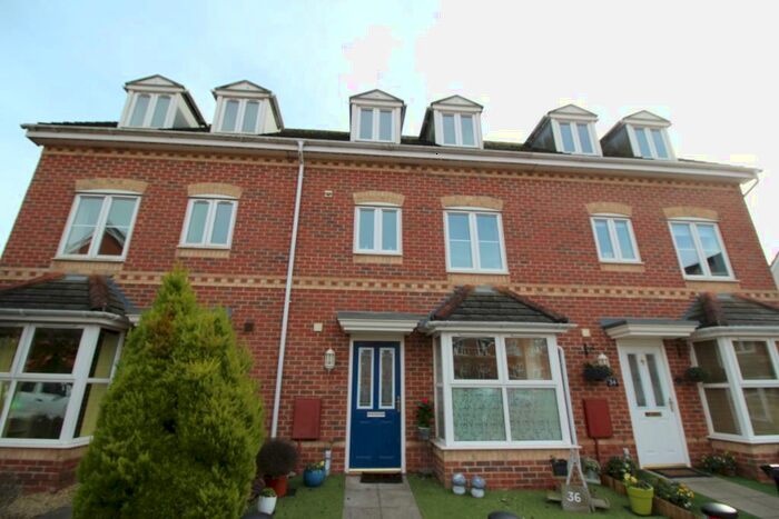 4 Bedroom House To Rent In Blunt Road, Beggarwood, Basingstoke, Hampshire, RG22