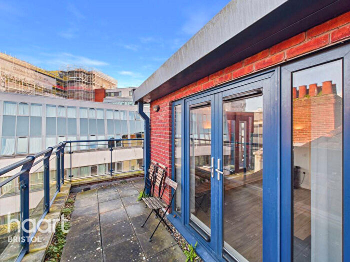 2 Bedroom Apartment For Sale In Charles Street, Bristol, BS1