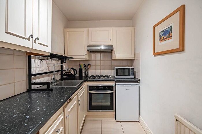 1 Bedroom Flat To Rent In Courtfield Road, South Kensington, London, SW7