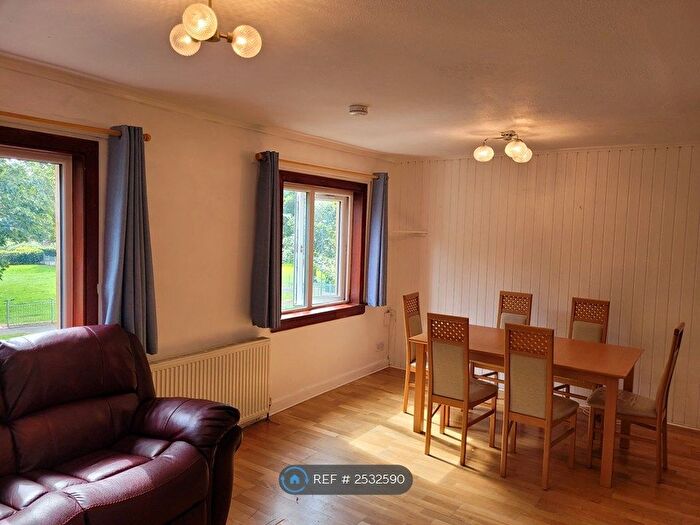 3 Bedroom Flat To Rent In Durar Drive, Edinburgh, EH4