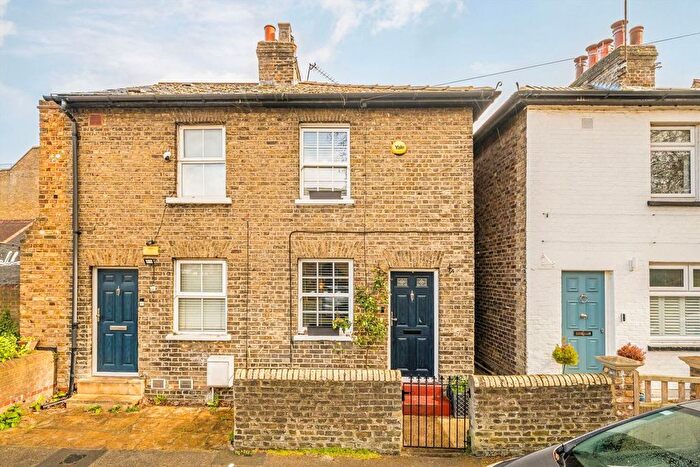 2 Bedroom Semi-Detached House For Sale In Fairfield East, Kingston Upon Thames, KT1