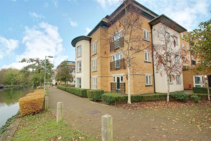 2 Bedroom Flat To Rent In Ovaltine Drive, Kings Langley, WD4