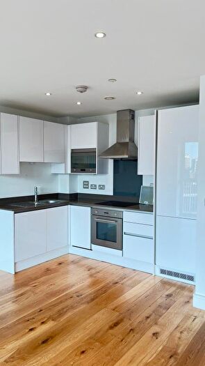 1 Bedroom Flat To Rent In Emily Street, Canning Town, E16
