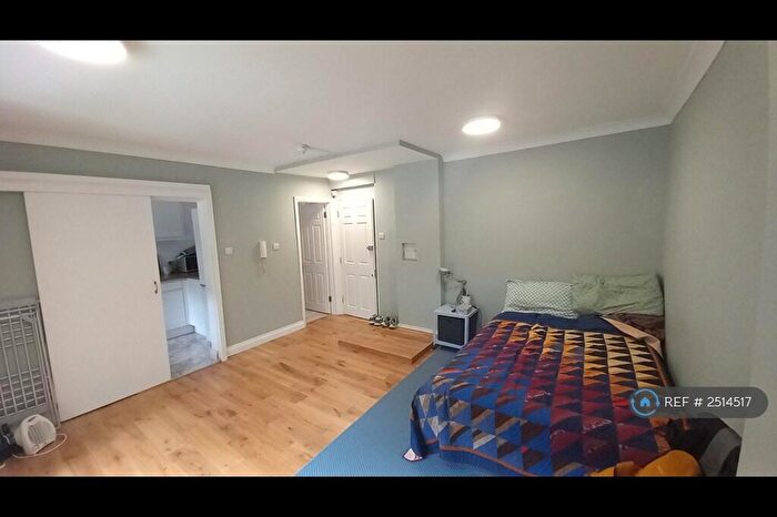 Studio To Rent In Marncrest Court, Surbiton, KT5