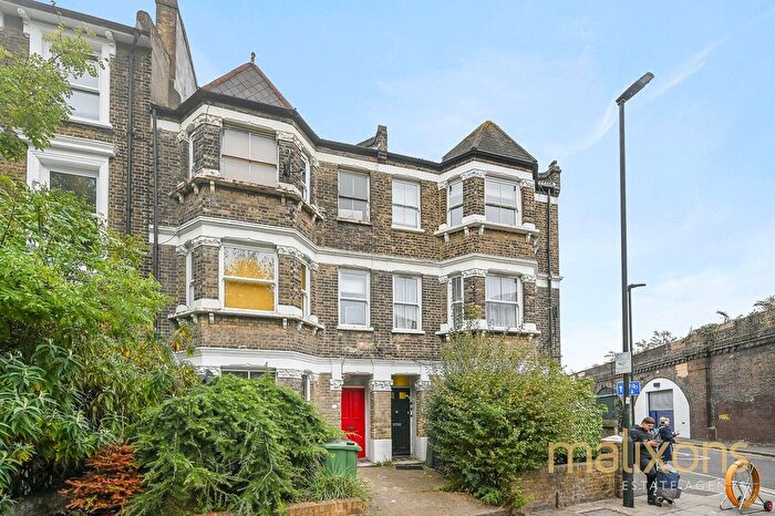 2 Bedroom Flat For Sale In Gresham Road, London, SW9