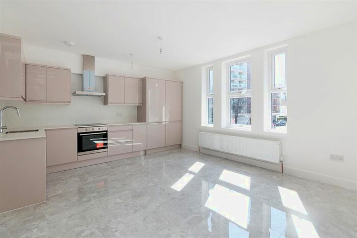 2 Bedroom Flat To Rent In Upper Richmond Road, London, SW15