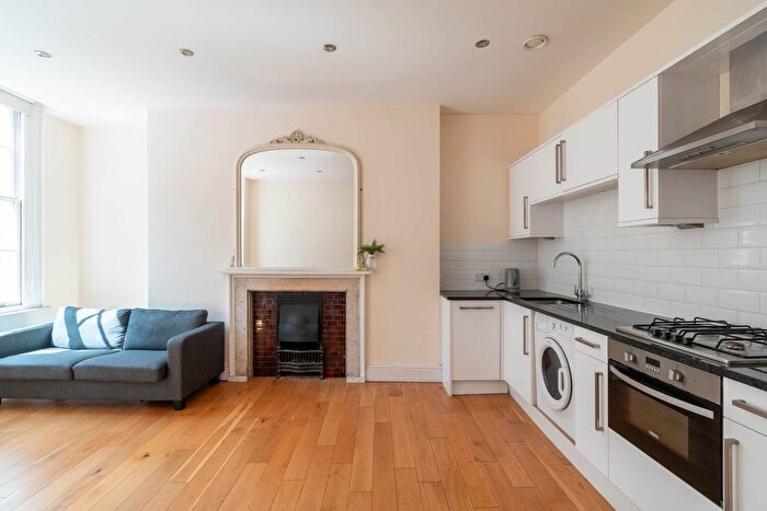 2 Bedroom Flat To Rent In Cheap Street, Bath, BA1