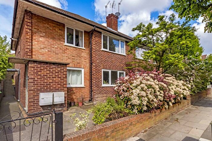 2 Bedroom Flat For Sale In Denbigh Road, Ealing, W13