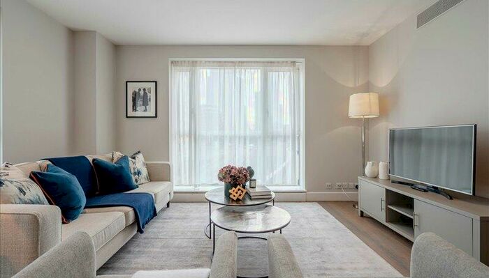 2 Bedroom Flat To Rent In Circus Apartments, Canary Wharf, E14