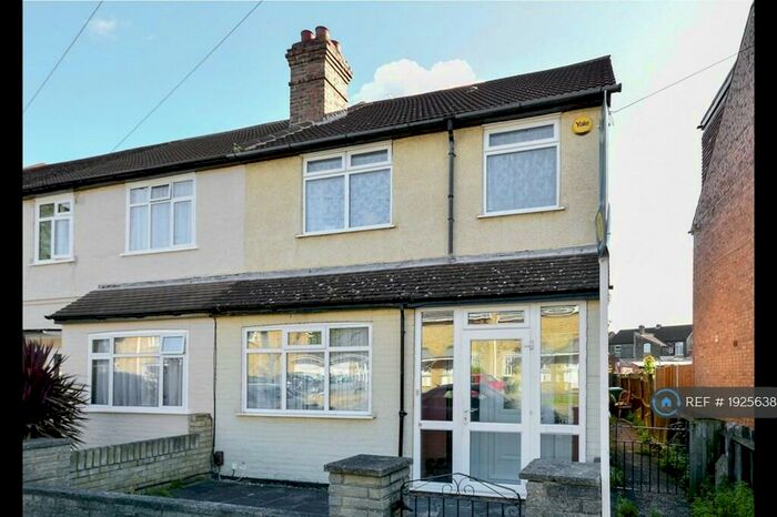 3 Bedroom End Of Terrace House To Rent In Woldham Road, Bromley, BR2