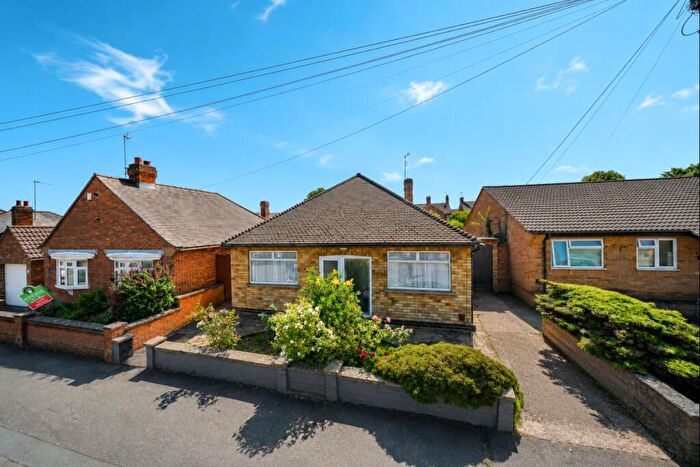 3 Bedroom Detached Bungalow For Sale In Neale Avenue, Kettering, NN16