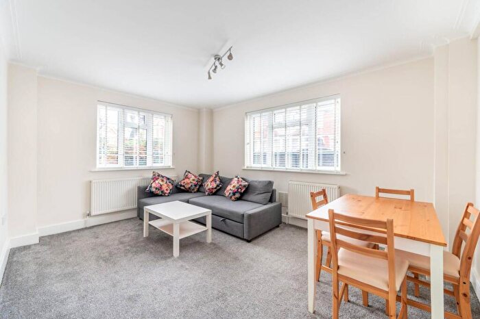 2 Bedroom Flat For Sale In Ashford Road, Cricklewood, London, NW2