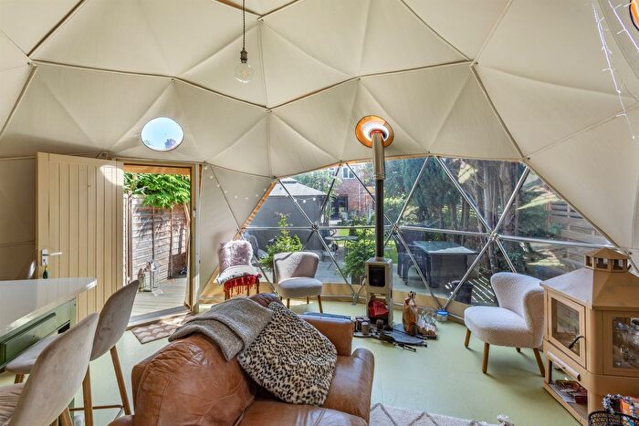 3 Bedroom Semi-Detached House For Sale In Lincoln Road, Glinton, Peterborough, PE6