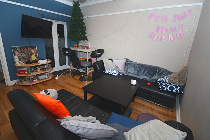 5 Bedroom Flat To Rent In Braemar Road, Fallowfield, Manchester, M14