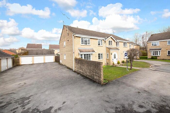 2 Bedroom Apartment To Rent In Oakdene Vale, Shadwell, Leeds, LS17