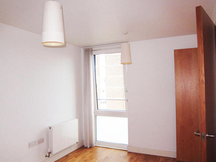 1 Bedroom Flat To Rent In Queensbridge Road, London, E2