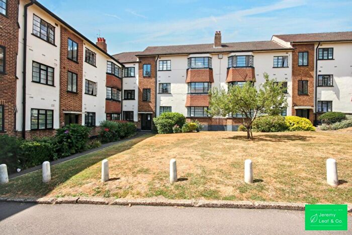 2 Bedroom Flat For Sale In Friern Park, North Finchley, London, N12
