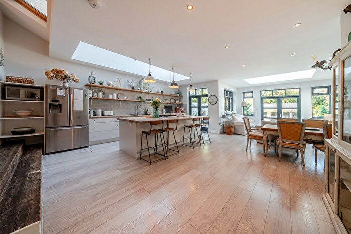 6 Bedroom Terraced House For Sale In Riggindale Road, Tooting Bec Common, London, SW16