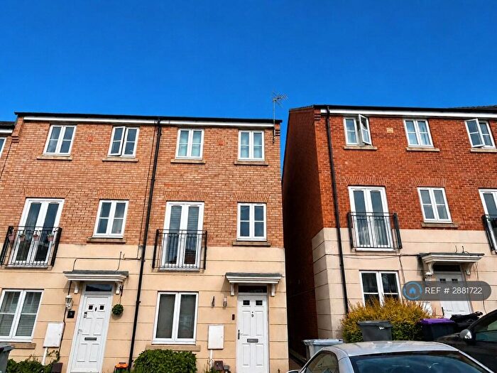 4 Bedroom End Of Terrace House To Rent In Hartington Close, Grantham, NG31