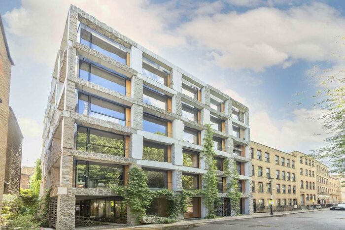 3 Bedroom Flat To Rent In Clerkenwell Close, London, EC1R