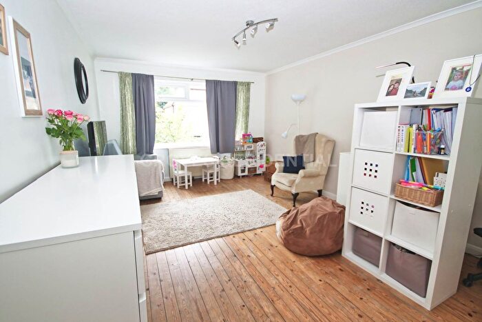 1 Bedroom Flat To Rent In Sycamore Grove, New Malden, KT3