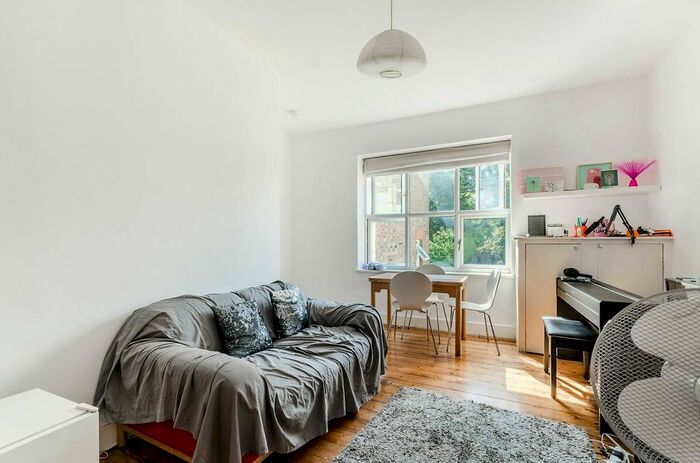 1 Bedroom Flat To Rent In Palace Road, Tulse Hill, London, SW2