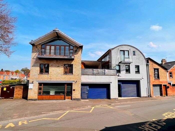 2 Bedroom Maisonette To Rent In Portland Place, Taunton, TA1