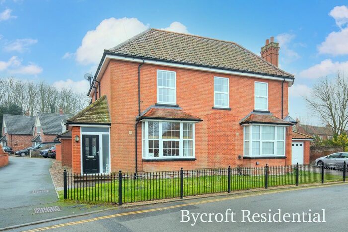 4 Bedroom Semi-Detached House For Sale In Filby Close, Filby, Great Yarmouth NR29