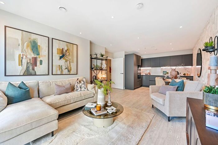 Studio For Sale In Kew Bridge Rise, Kew Bridge, TW8