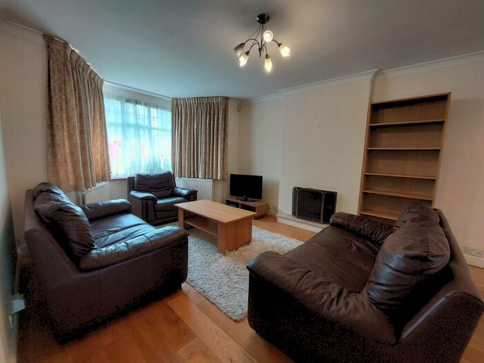 4 Bedroom Detached House To Rent In Templars Avenue, Golders Green, London, NW11