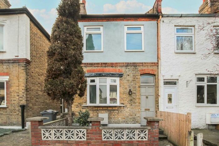 3 Bedroom Property To Rent In Worton Road, Isleworth, TW7