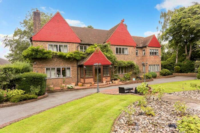 7 Bedroom Detached House To Rent In The South Border Purley, CR8