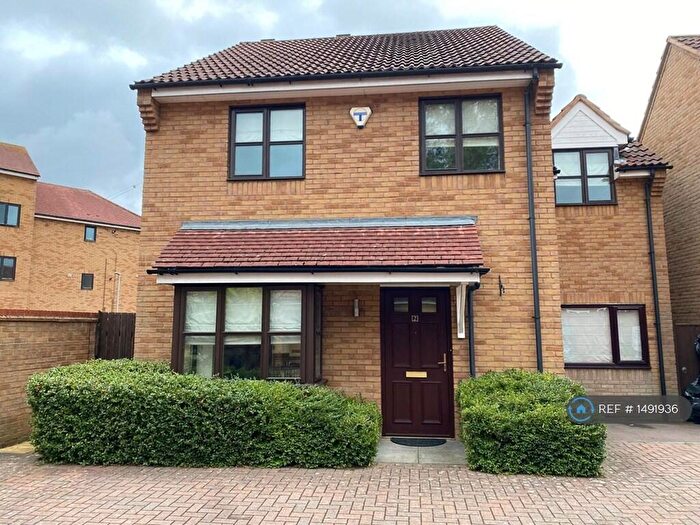 4 Bedroom Detached House To Rent In Dartington Place, Westcroft, Milton Keynes, MK4