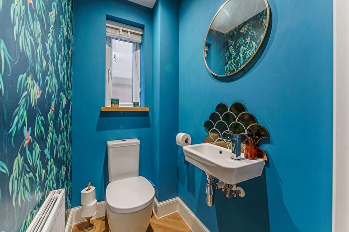 4 Bedroom Detached House For Sale In Bay Street, Thorpe Willoughby, YO8