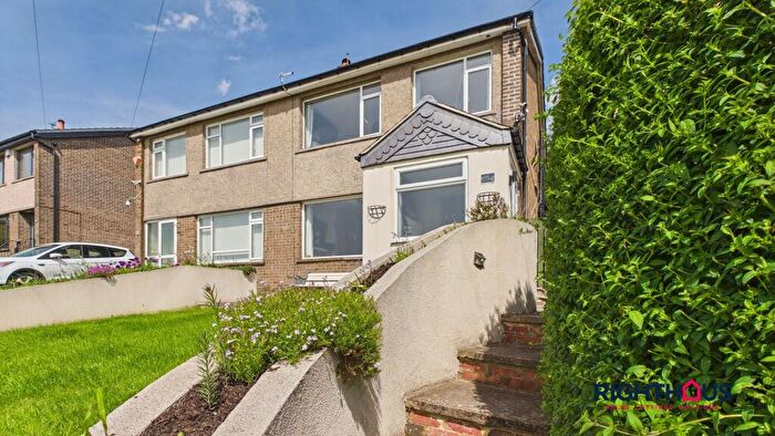 3 Bedroom Semi-Detached House For Sale In Park Road, Low Moor, BD12