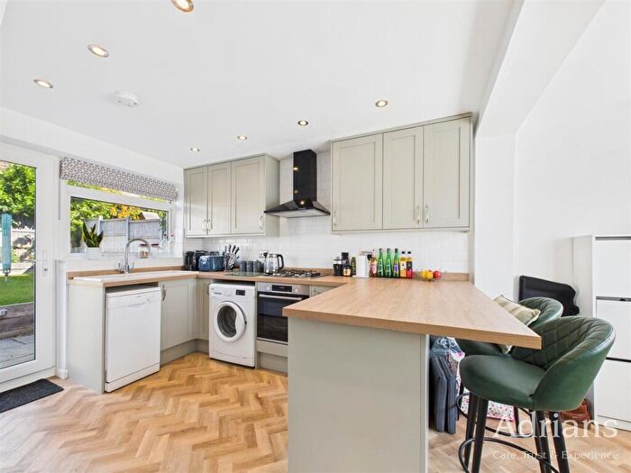 2 Bedroom Detached House For Sale In Downsway, CM1