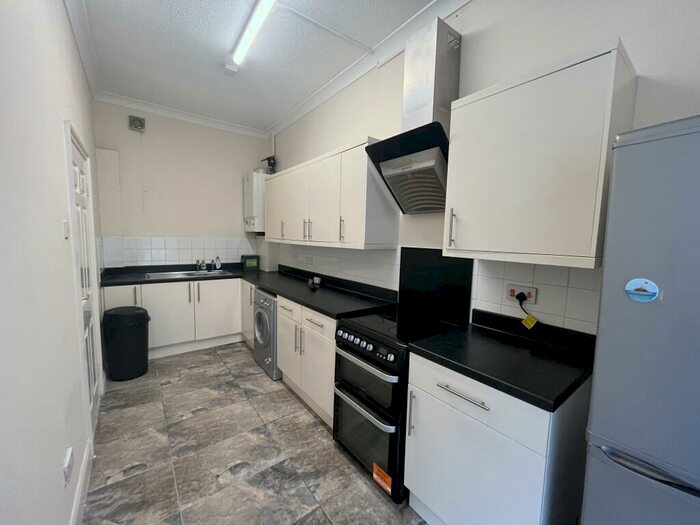 2 Bedroom House To Rent In Somers Road, Southsea, PO5