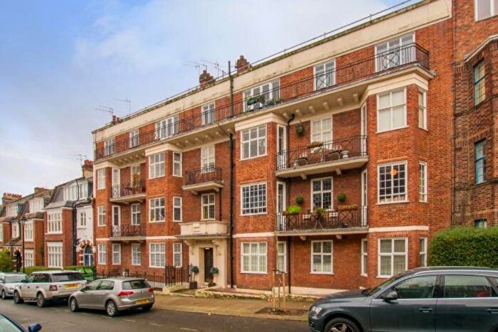 3 Bedroom Flat To Rent In Glenmore Road, Belsize Park, NW3