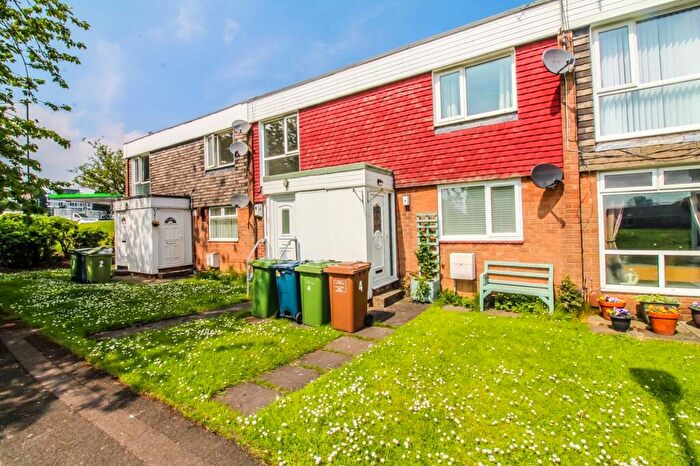 2 Bedroom Flat For Sale In Fell Close, Albany, Washington, NE37