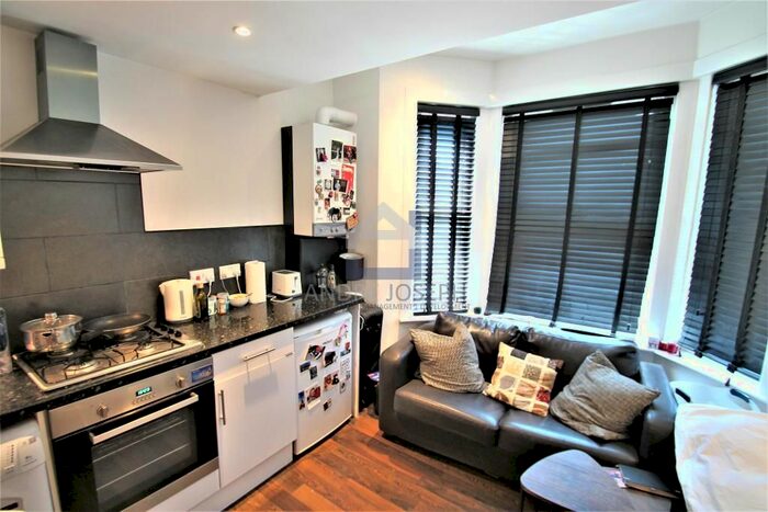 Studio To Rent In Kellino Street, Tooting, London, SW17