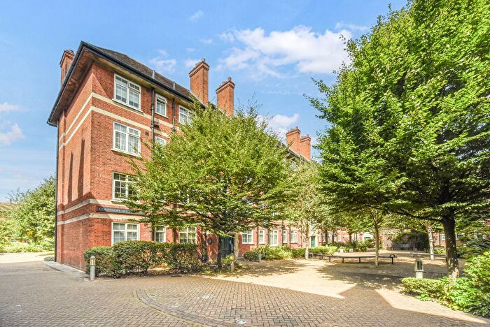 1 Bedroom Flat For Sale In Hartington Road, Nine Elms, SW8
