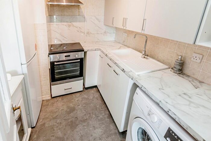 1 Bedroom Apartment For Sale In Royal York Crescent, Clifton, Bristol, BS8
